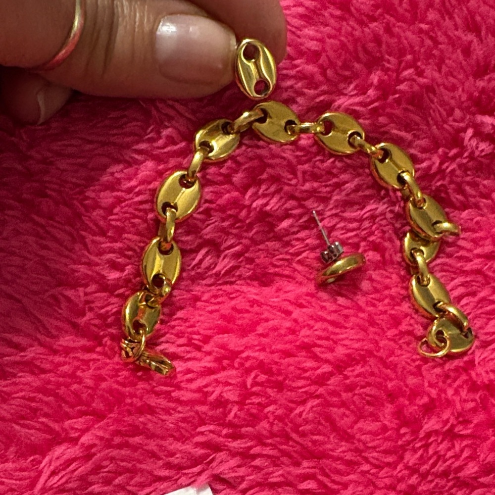 Chic Gold Link Bracelet